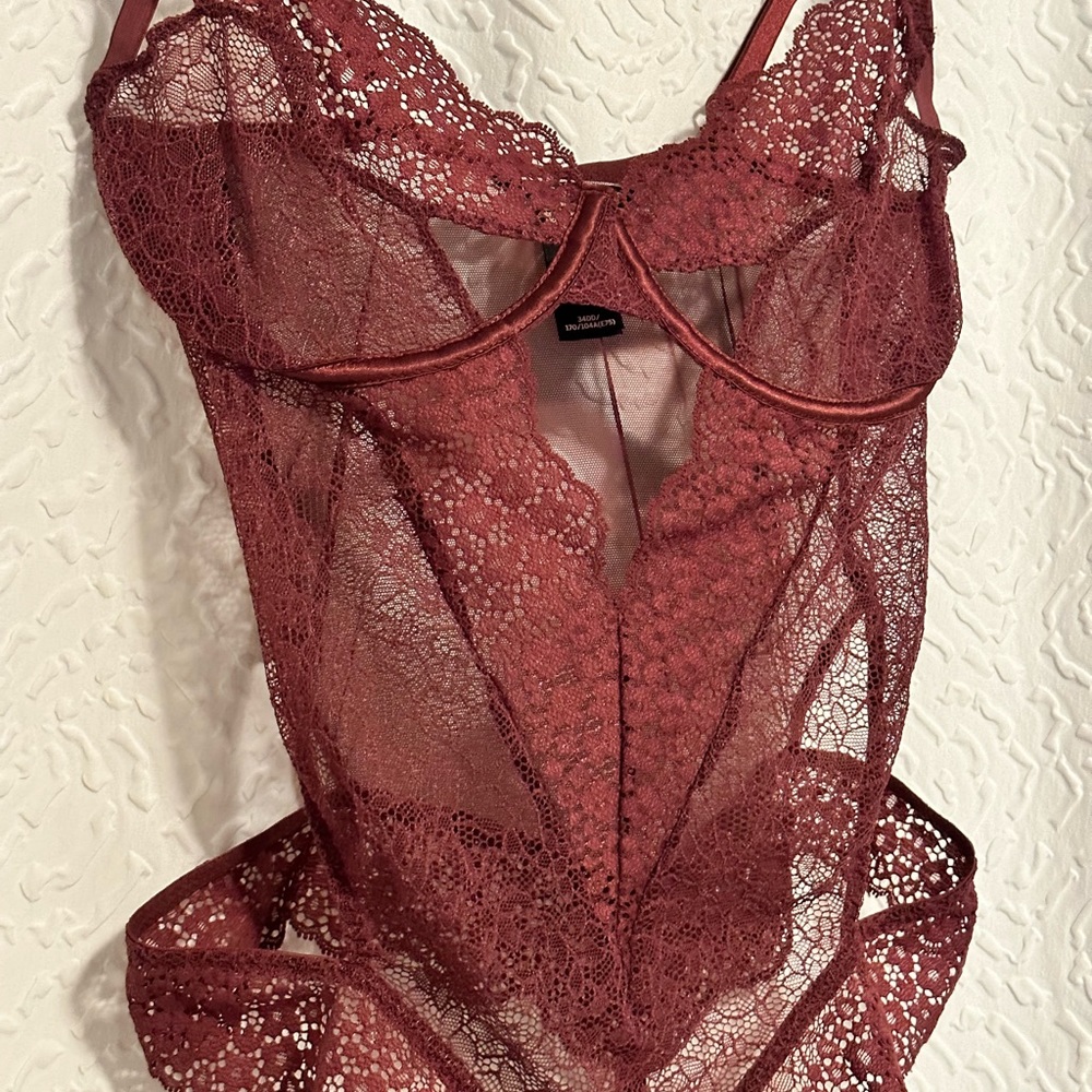 VS Embroidered Cutout Teddy - Picture 5 of 8